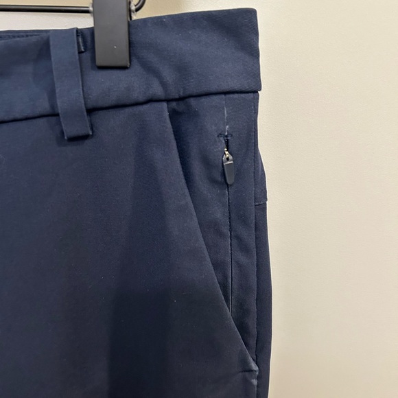Lululemon Commission Pant Classic *Warpstreme 34"
True Navy size 32 GUC E0597 - Picture 10 of 10